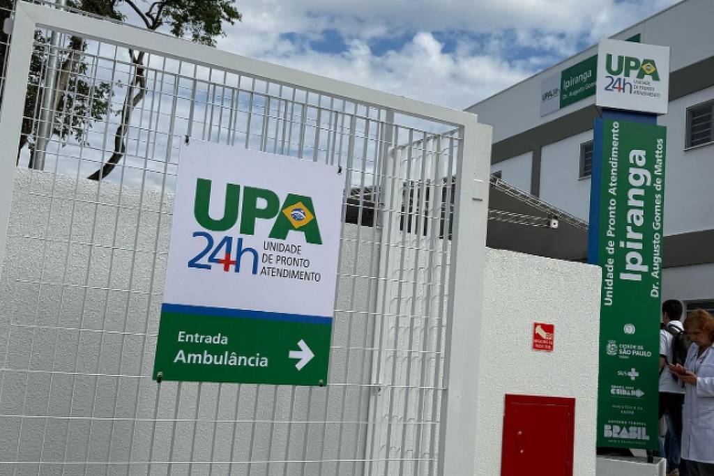 Adolescentes socorridos após ingestão de remédio em escola de SP