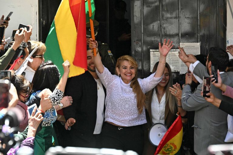 Jeanine Áñez é libertada após anulação de condenação