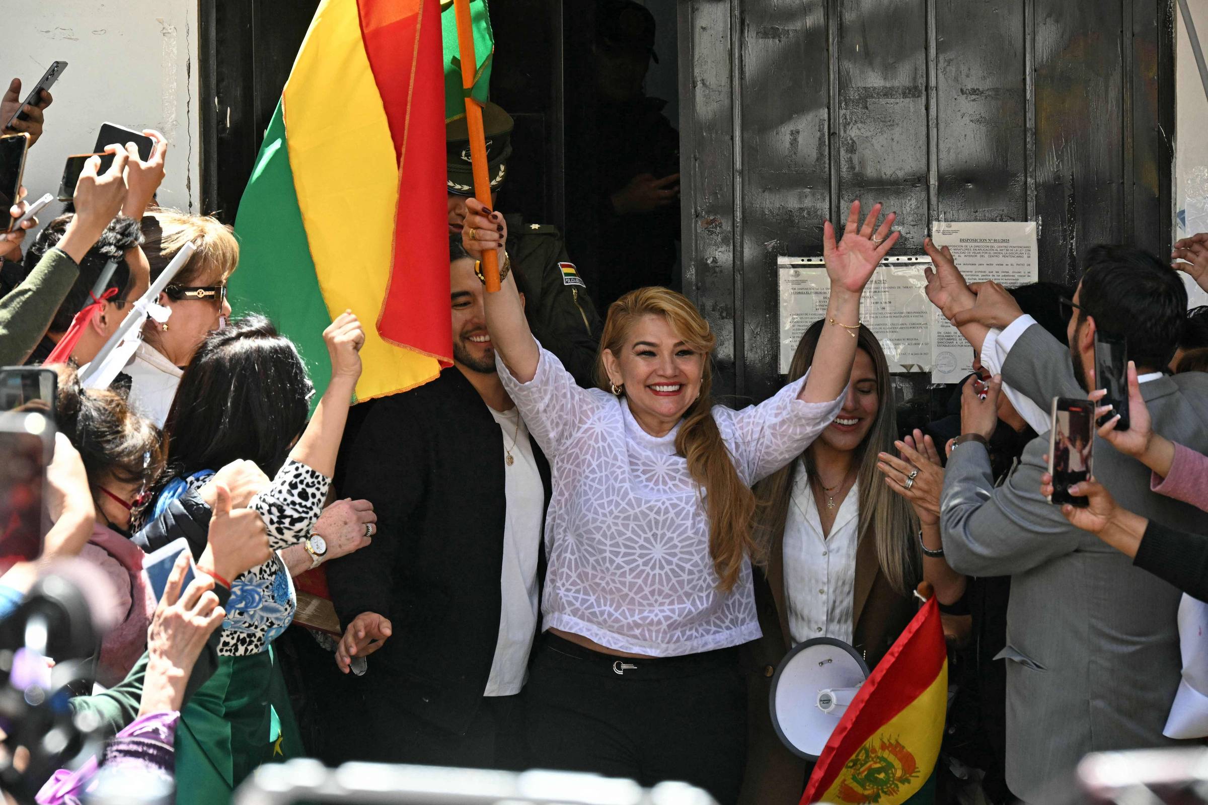 Jeanine Áñez é libertada após anulação de condenação