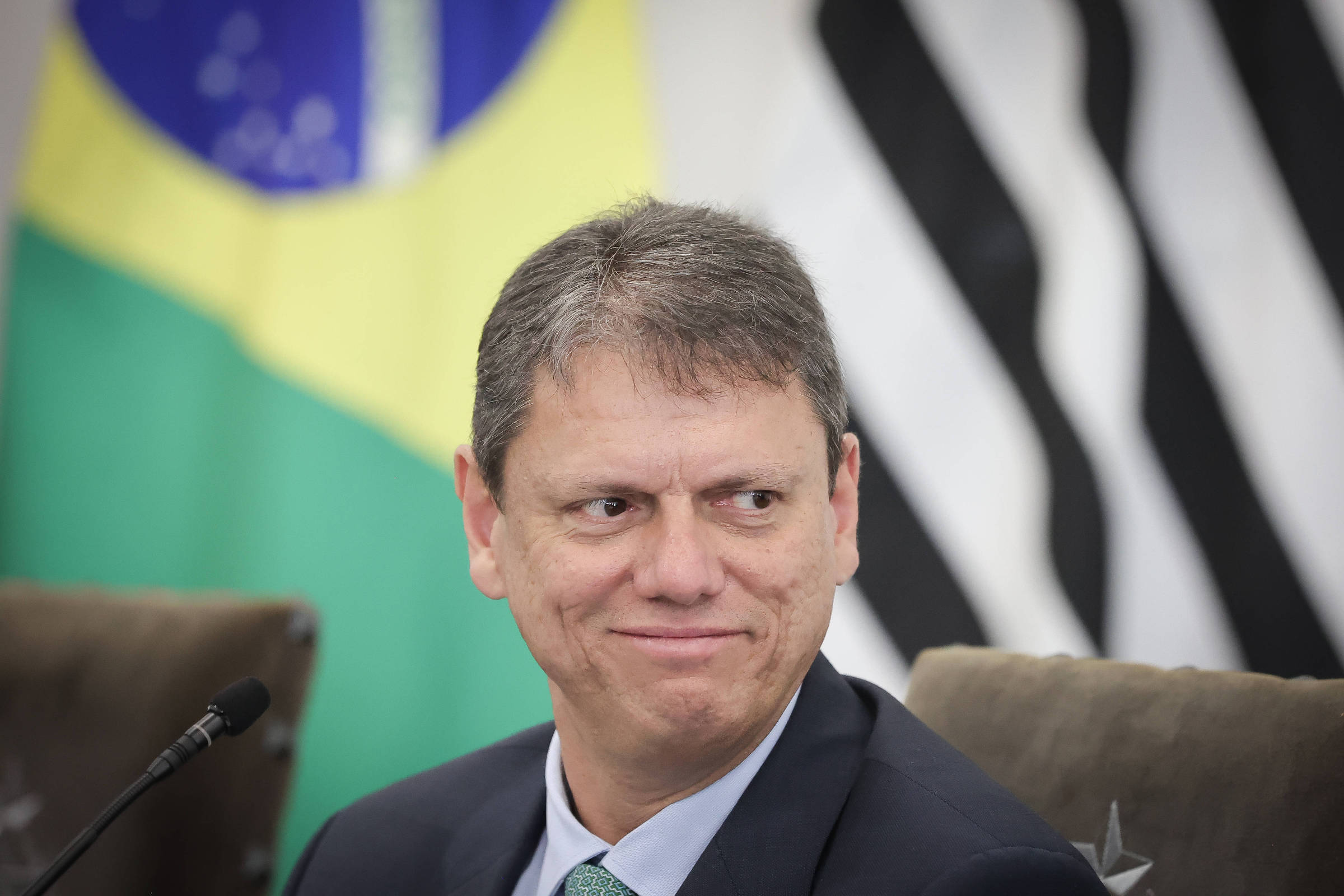 Tarcísio expande cargos comissionados na comunicação