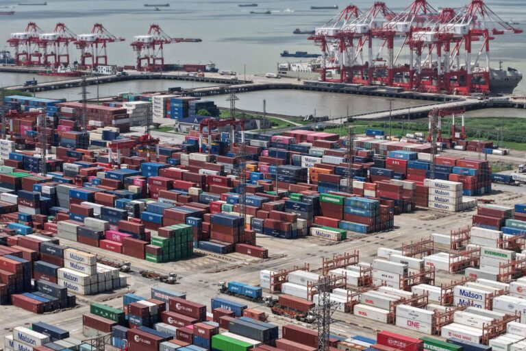 Queda das exportações da China em outubro é a maior desde fevereiro