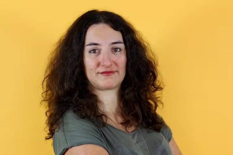 Sobrevivente relembra atentados de Paris: "Tropecei em um corpo e entrei em pânico"