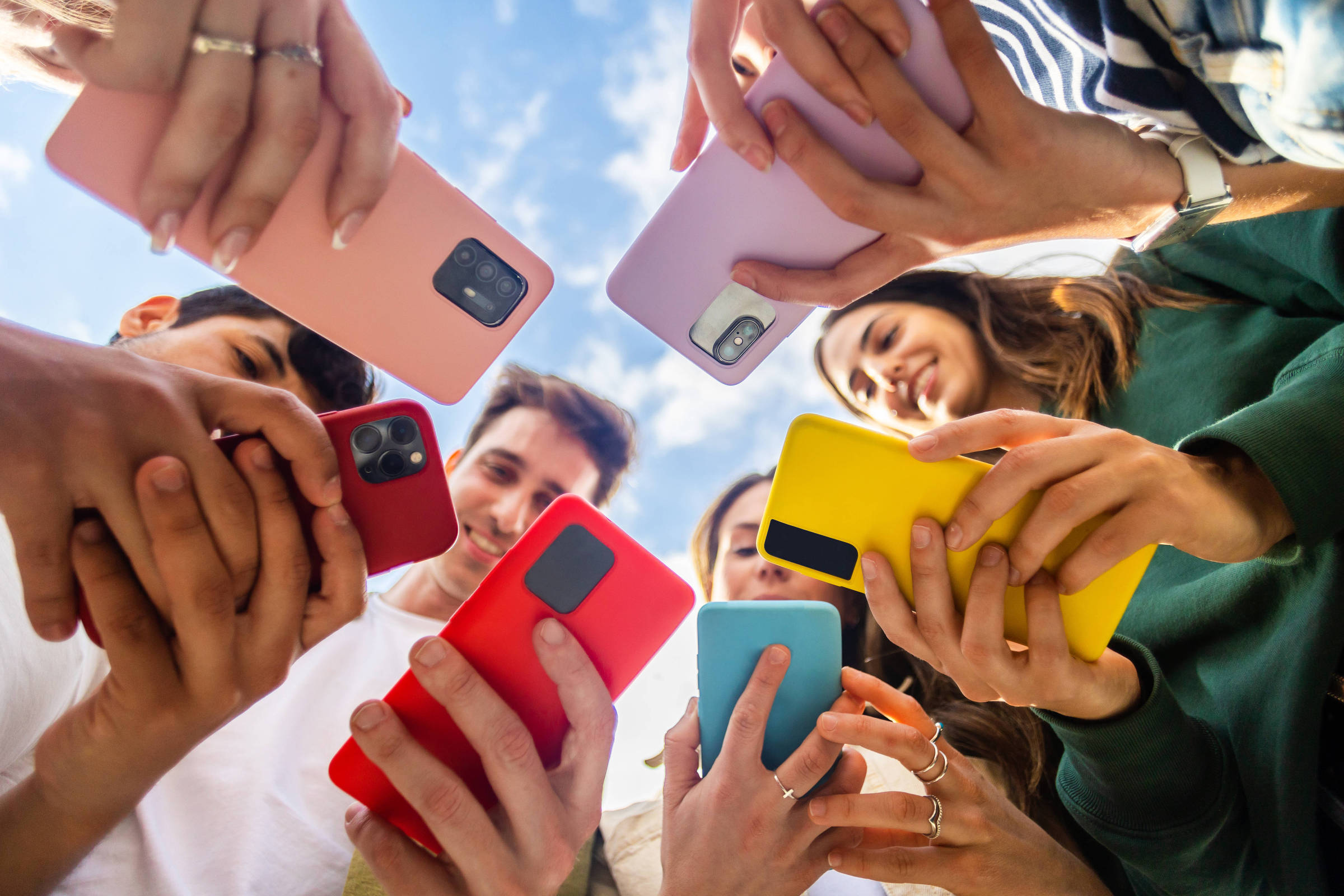 Dinamarca proíbe redes sociais para menores de 15 anos