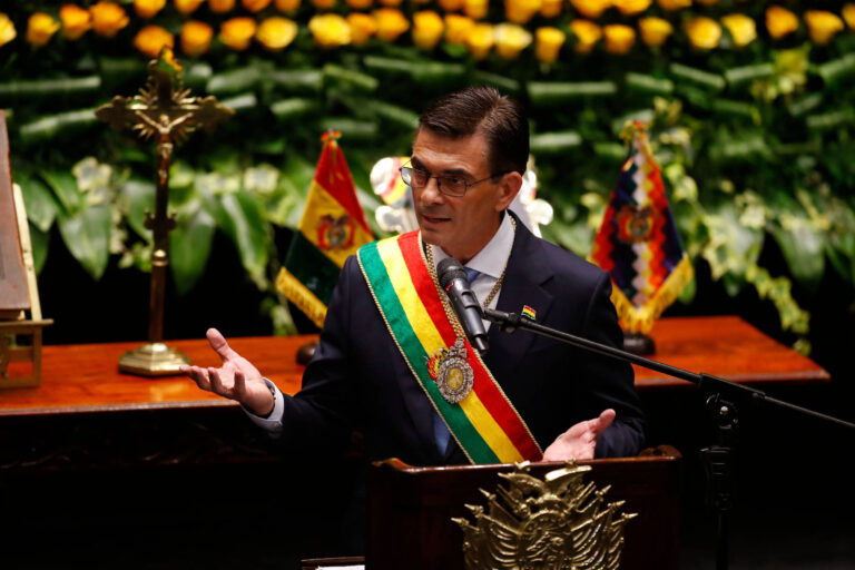 Gabinete da Bolívia é empossado sem representação indígena