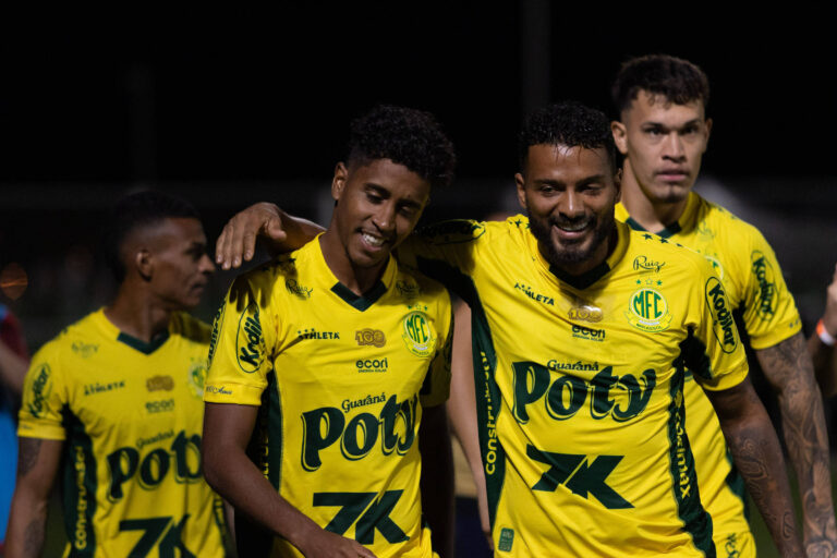 Palmeiras é derrotado pelo Mirassol e Flamengo se aproxima na tabela