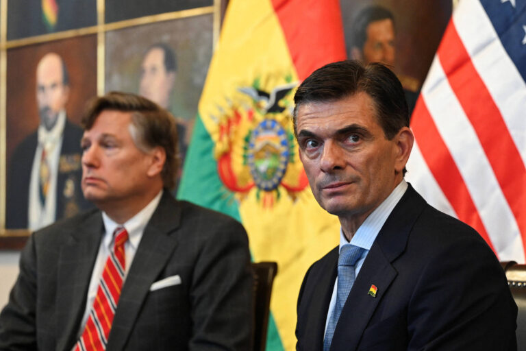 EUA anunciam apoio econômico à Bolívia após nova presidência