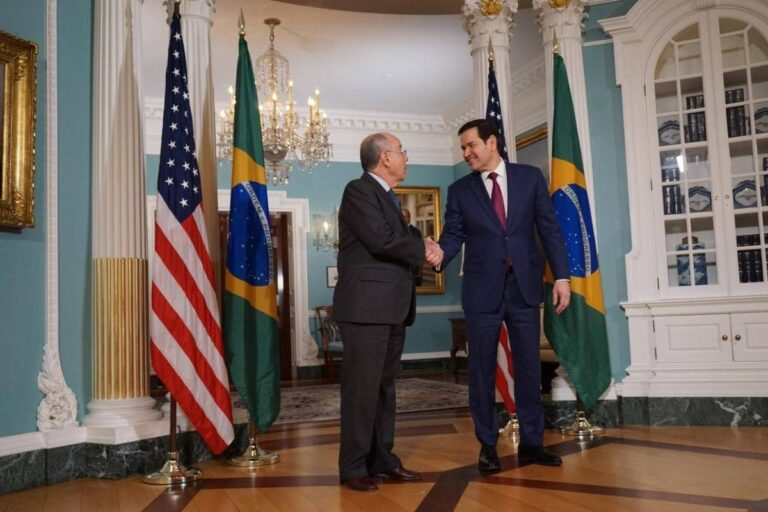 Brasil critica acordos dos EUA com outros países e não os considera parâmetro