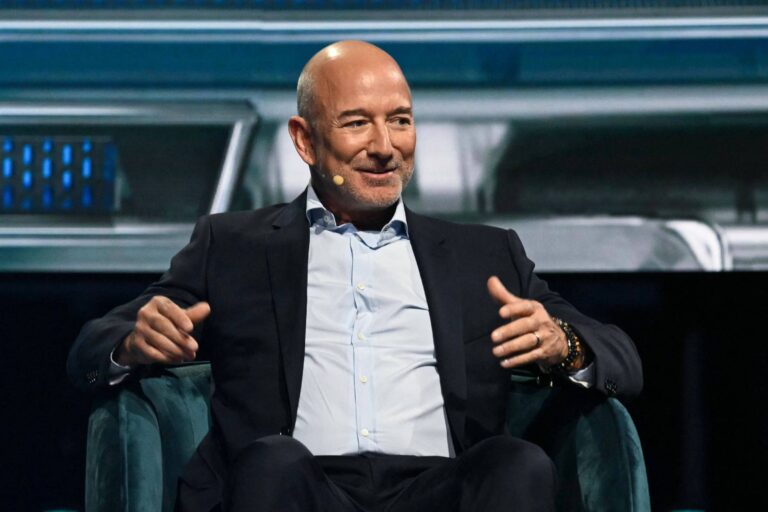 Jeff Bezos investe em startup de IA para competir com gigantes do setor