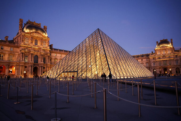 Museu do Louvre reforça segurança com 100 novas câmeras após assalto