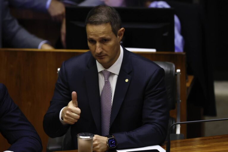 Guilherme Derrite anuncia saída do governo de SP para retornar à Câmara em 2026