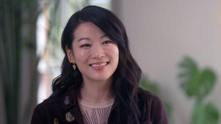 Arden Cho fala sobre racismo e aceitação em entrevista