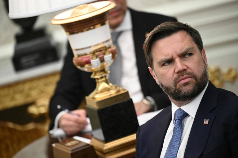 Condenação de J. D. Vance por ameaças a figuras públicas nos EUA