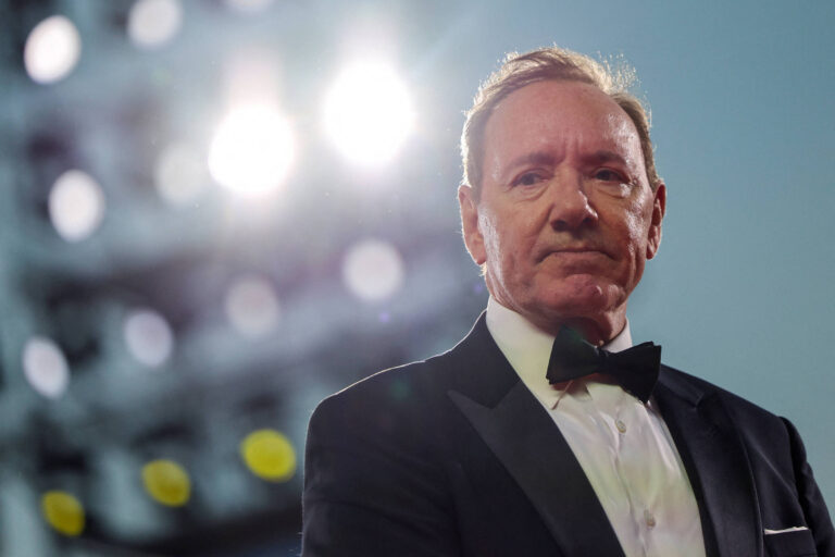 Kevin Spacey revela que perdeu casa após acusações de abuso e vive em hotéis