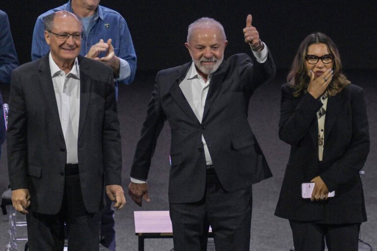 Lula celebra redução de tarifas impostas por Trump em discurso