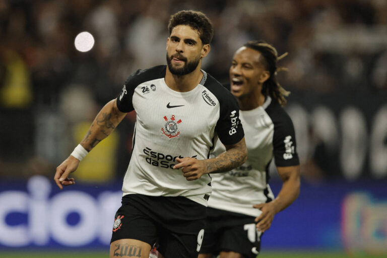 Corinthians conquista vitória sobre São Paulo com gols de Yuri Alberto e Memphis