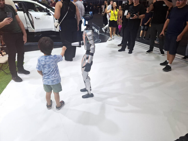Salão do Automóvel em São Paulo: ingressos com preços elevados e grande movimento