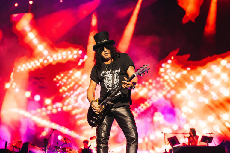 Guns N' Roses confirma turnê com shows em nove cidades brasileiras em 2026