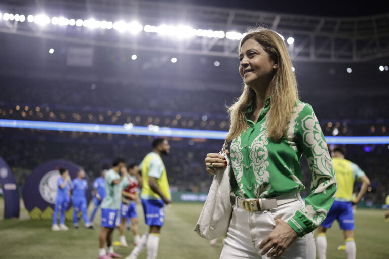 A única solução para o futebol brasileiro é a profissionalização