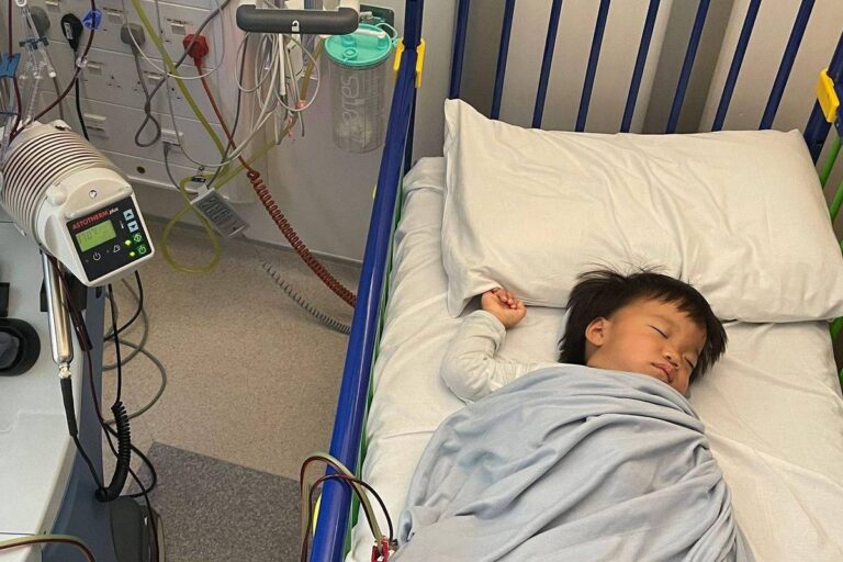 Menino de 3 anos supera síndrome de Hunter com terapia genética inovadora