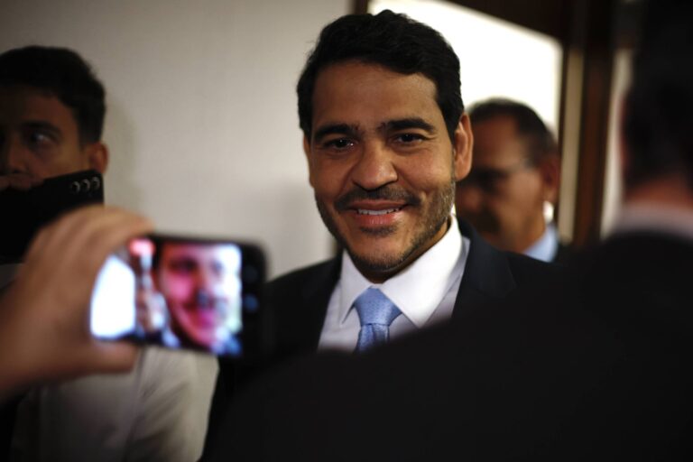Jorge Messias argumenta a senadores sobre crise entre Alcolumbre e governo