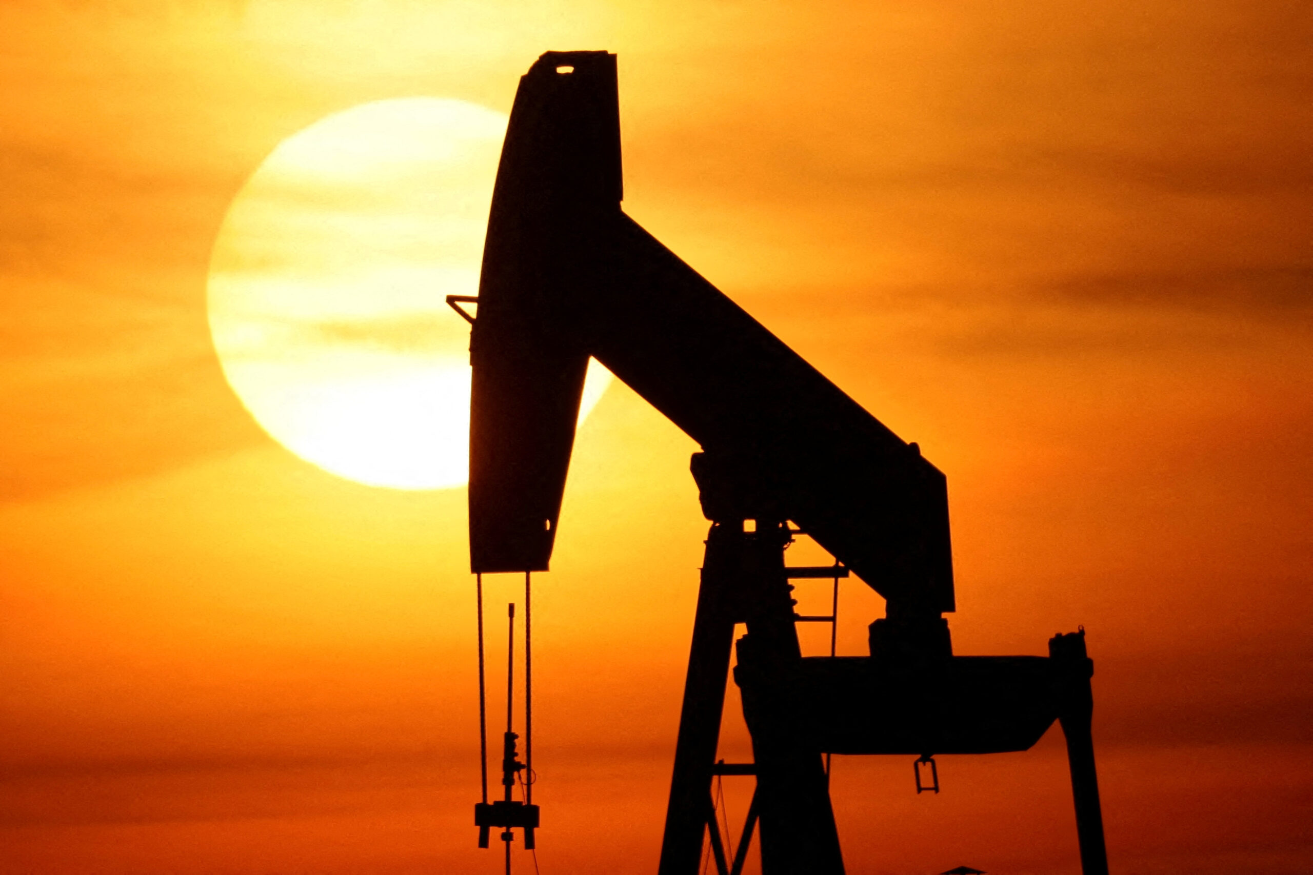 Petróleo em alta após ataques ucranianos e pressão de Trump
