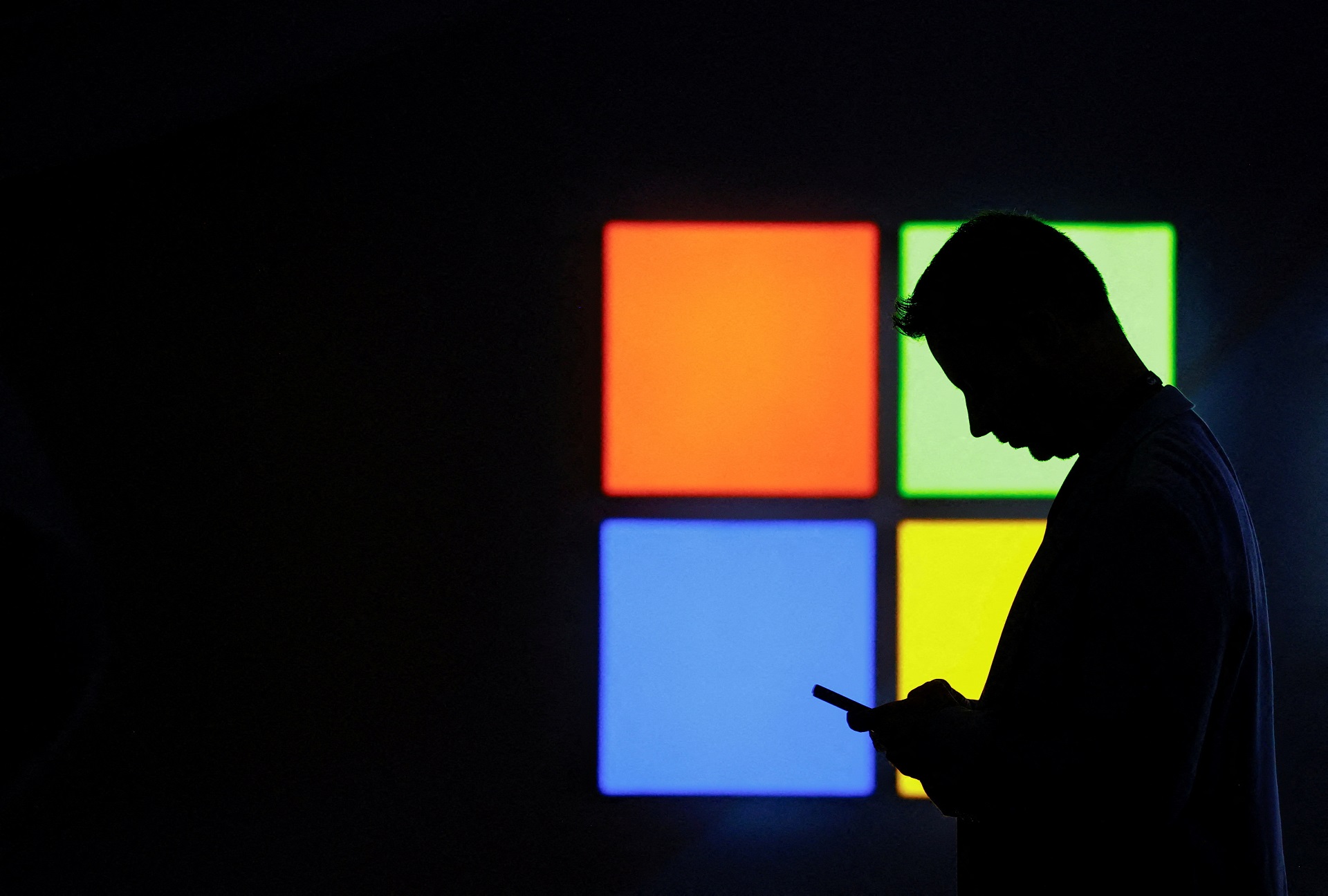 Microsoft investe R$ 150 bilhões em infraestrutura de IA no Reino Unido até 2028