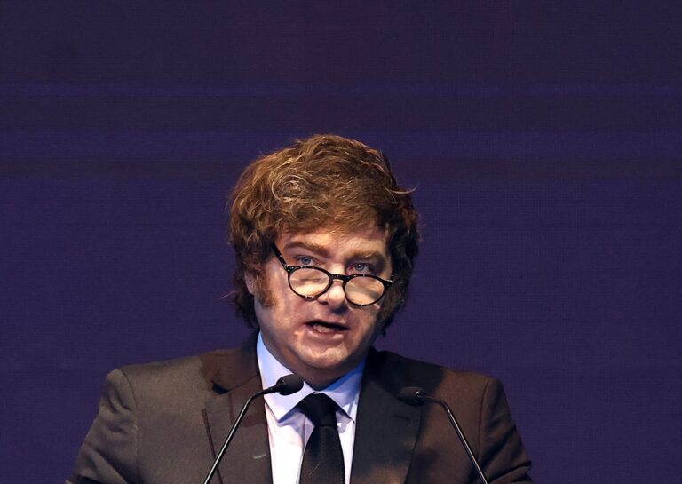 Pobreza na Argentina cai para 31,6% no primeiro semestre
