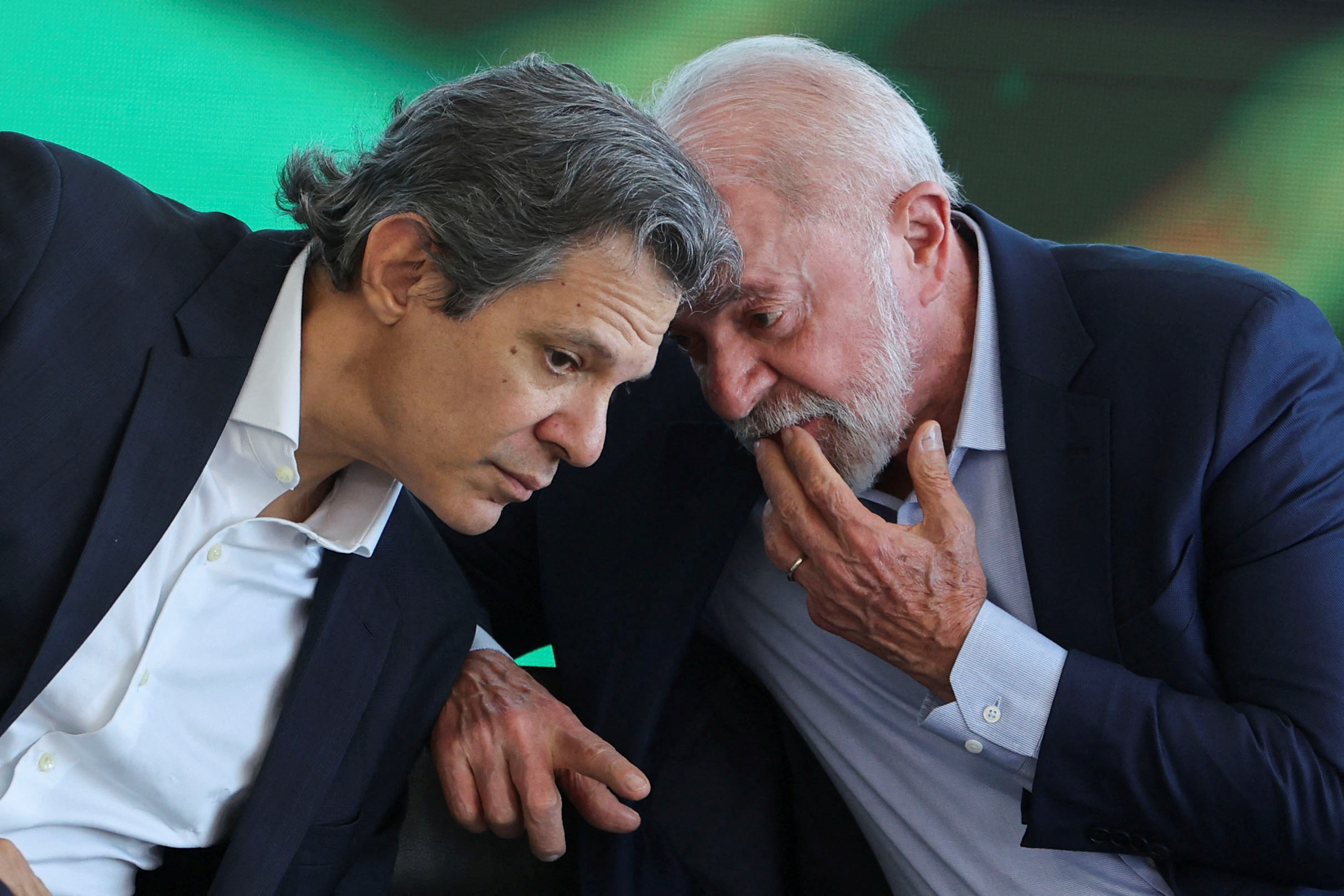 Governo considera aumento do IOF e cortes para enfrentar rombo fiscal