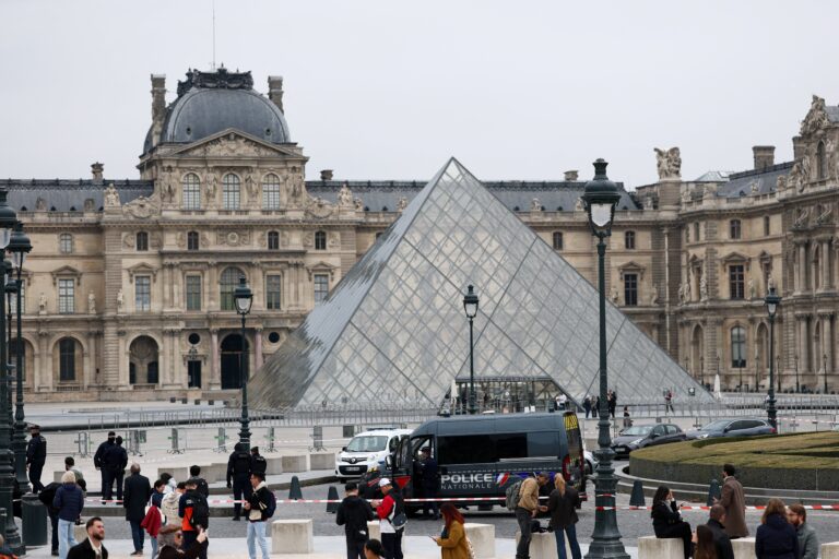 Roubo de joias no Louvre ocorreu em apenas 7 minutos