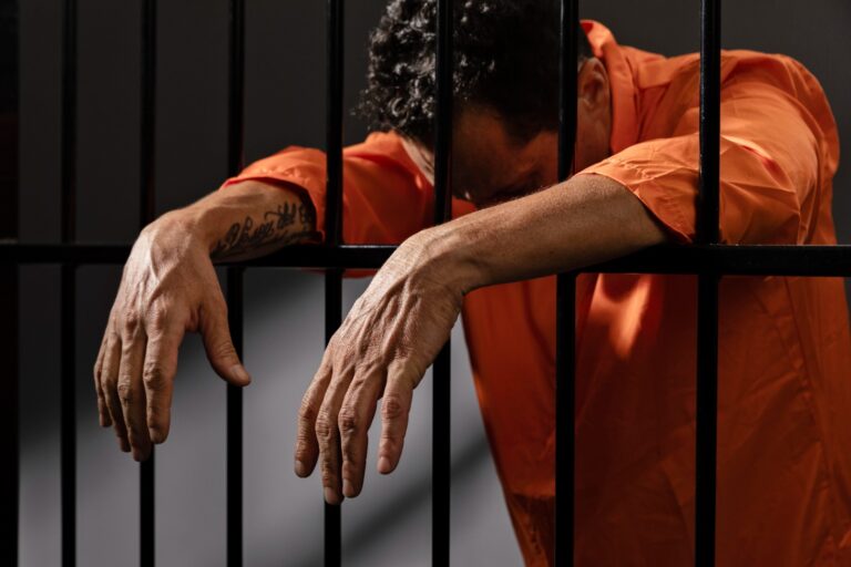 Homem preso por suspeita de abuso sexual contra neta de 9 anos