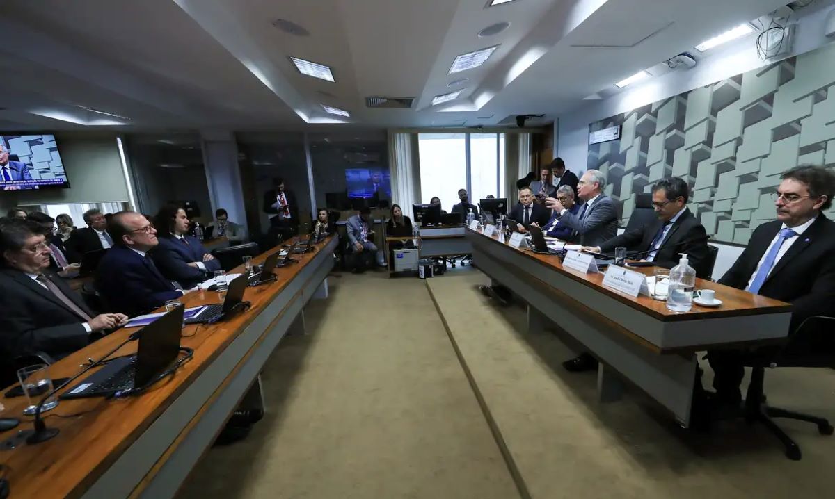 Senado aprova isenção do IR para quem ganha até R$ 5 mil