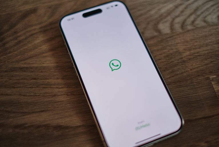 WhatsApp é ferramenta para disseminação de conteúdos violentos, aponta estudo