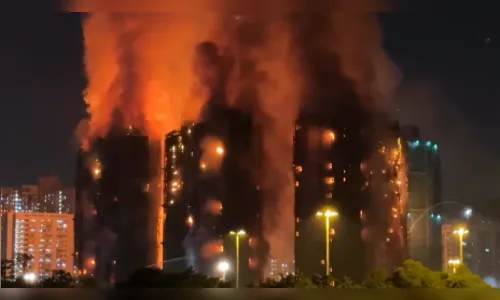 Incêndio em Hong Kong deixa 36 mortos e dezenas hospitalizados
