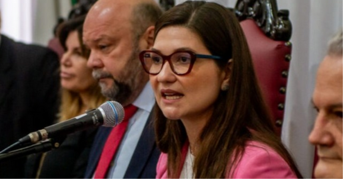 Filha de Fachin leva cusparada na UFPR onde é diretora