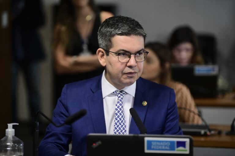 Vídeo distorce fala de Randolfe sobre exploração de petróleo no Amapá