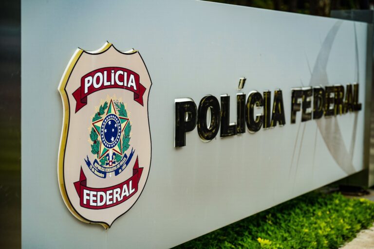 Servidores exonerados em Minas Gerais após operação sobre mineração ilegal