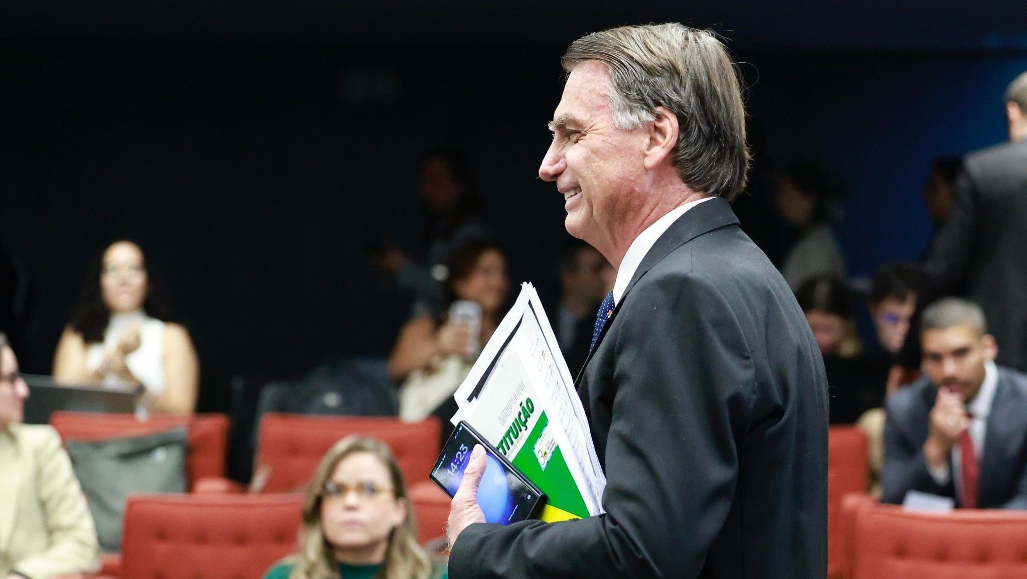 Pesquisa mostra que 86% dos brasileiros sabem sobre julgamento de Bolsonaro