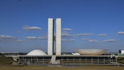 Família Bolsonaro pode ter até três senadores em 2026