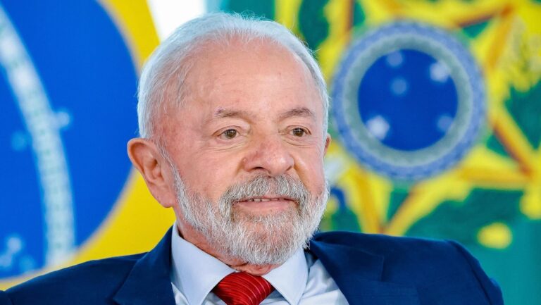 Aprovação da gestão Lula atinge 42,9% e desaprovação é de 53,6%