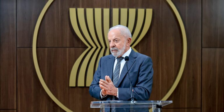 Lula discute com Trump punições a ministros do STF