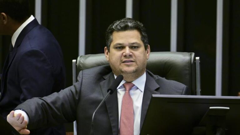 Alcolumbre critica interferência do governo na aprovação de Messias