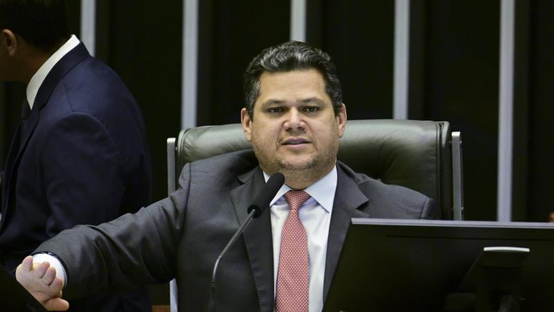 Alcolumbre critica interferência do governo na aprovação de Messias