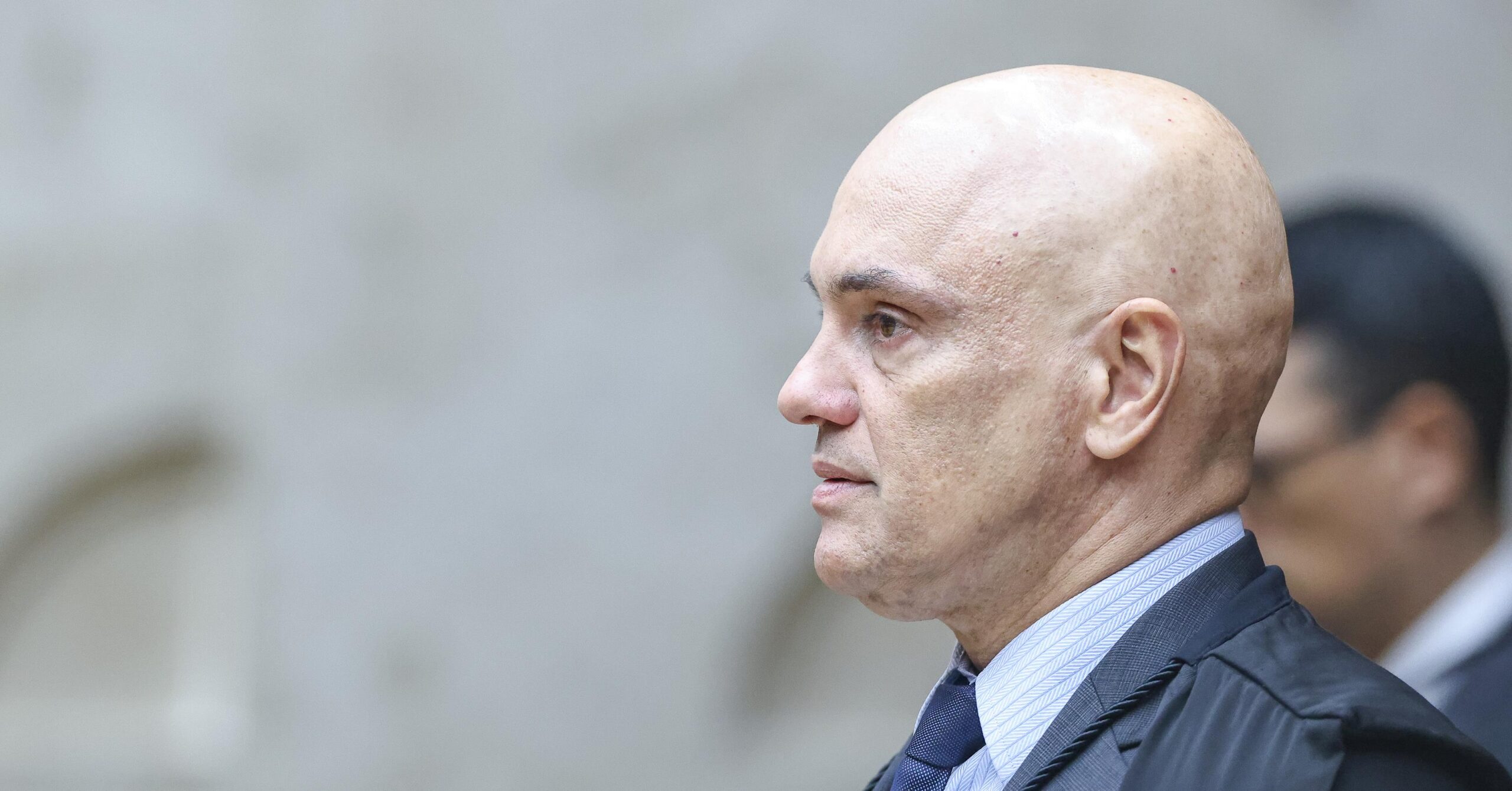 Eduardo Bolsonaro e Figueiredo tem 15 dias para se explicar a Moraes