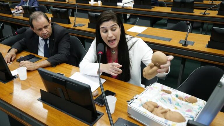 Governo critica suspensão de norma sobre aborto legal infantil