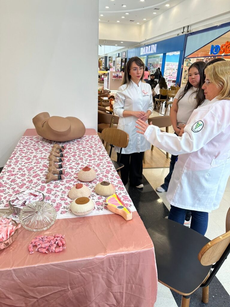 Alunos do Unipiaget promovem ação de saúde no Suzano Shopping