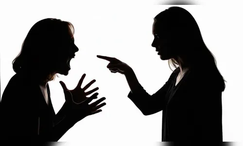 Briga entre mulheres termina em agressões e desacato à polícia