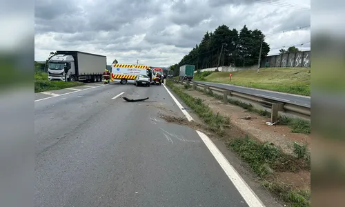 Capotamento deixa mulher gravemente ferida na BR-376