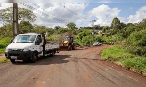 Bloqueio na Rua Roberto Dias de Oliveira em Apucarana para obras