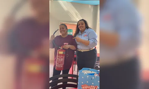 Funcionária utiliza extintor para apagar incêndio em veículo em Apucarana