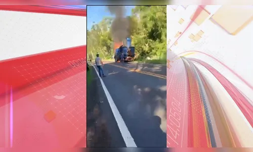 Incêndio consome caminhão boiadeiro na PR-317 sem feridos